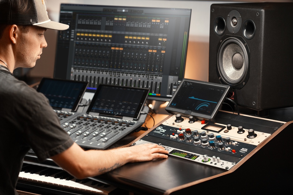 Universal Audio Apollo x8 (másolat)