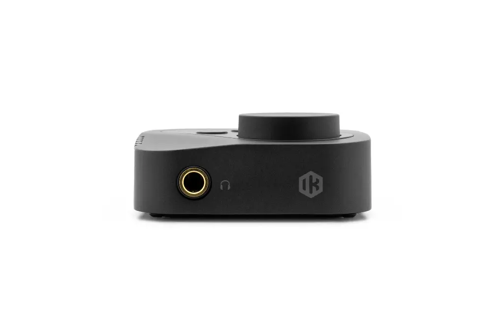 03_ARC_ON_EAR_MG_8228_r.webp