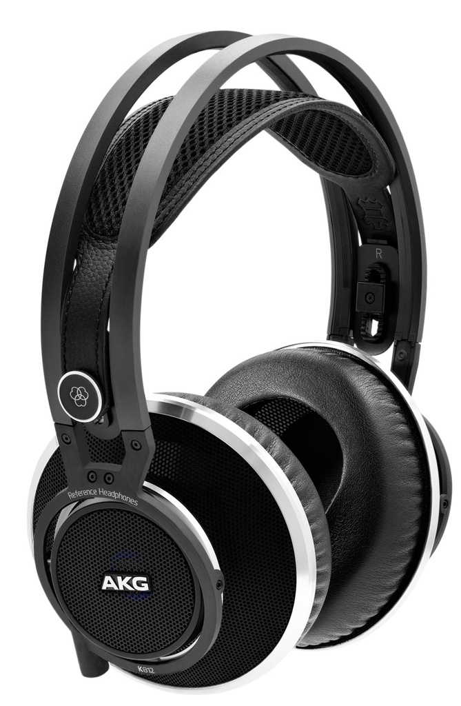 AKG K812